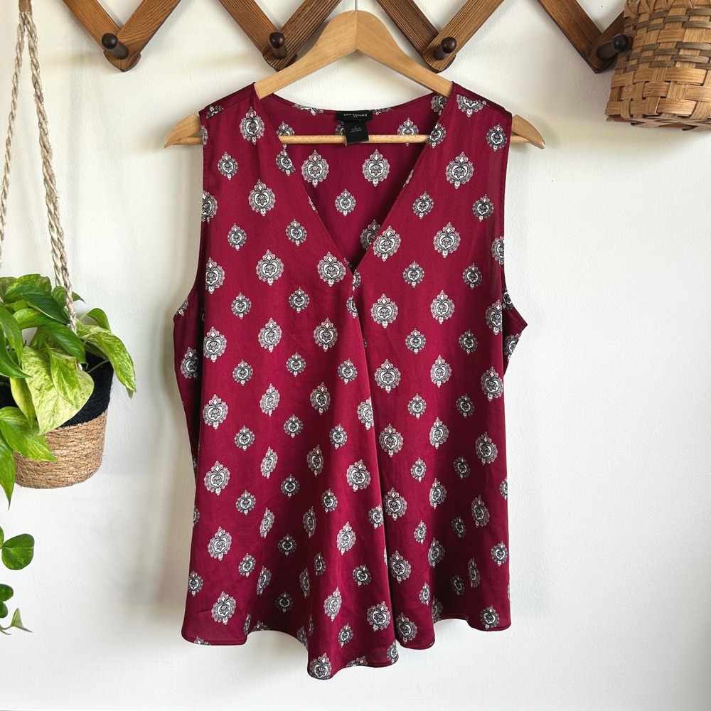 Ann Taylor Burgundy Medallion Print Sleeveless V-Neck Blouse Large Career